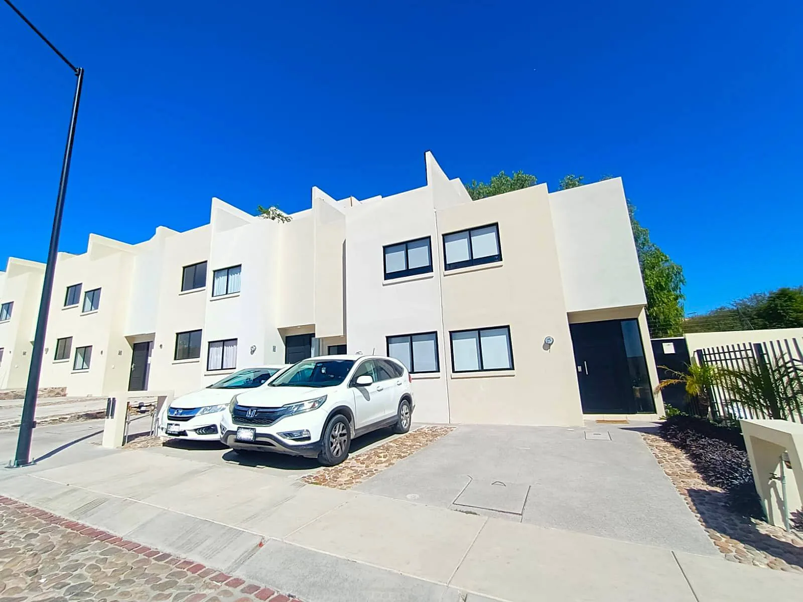 Fachada de casa en Ibiza Residencial